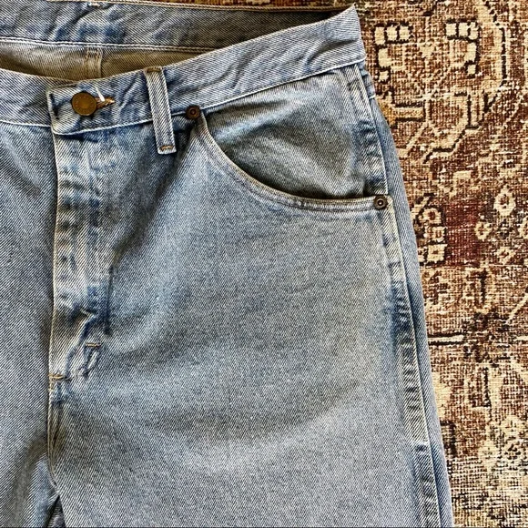 ✨SOLD✨ Vintage Wrangler Longline High Waisted Denim Cut Off Shorts - 32 - Picture 4 of 5